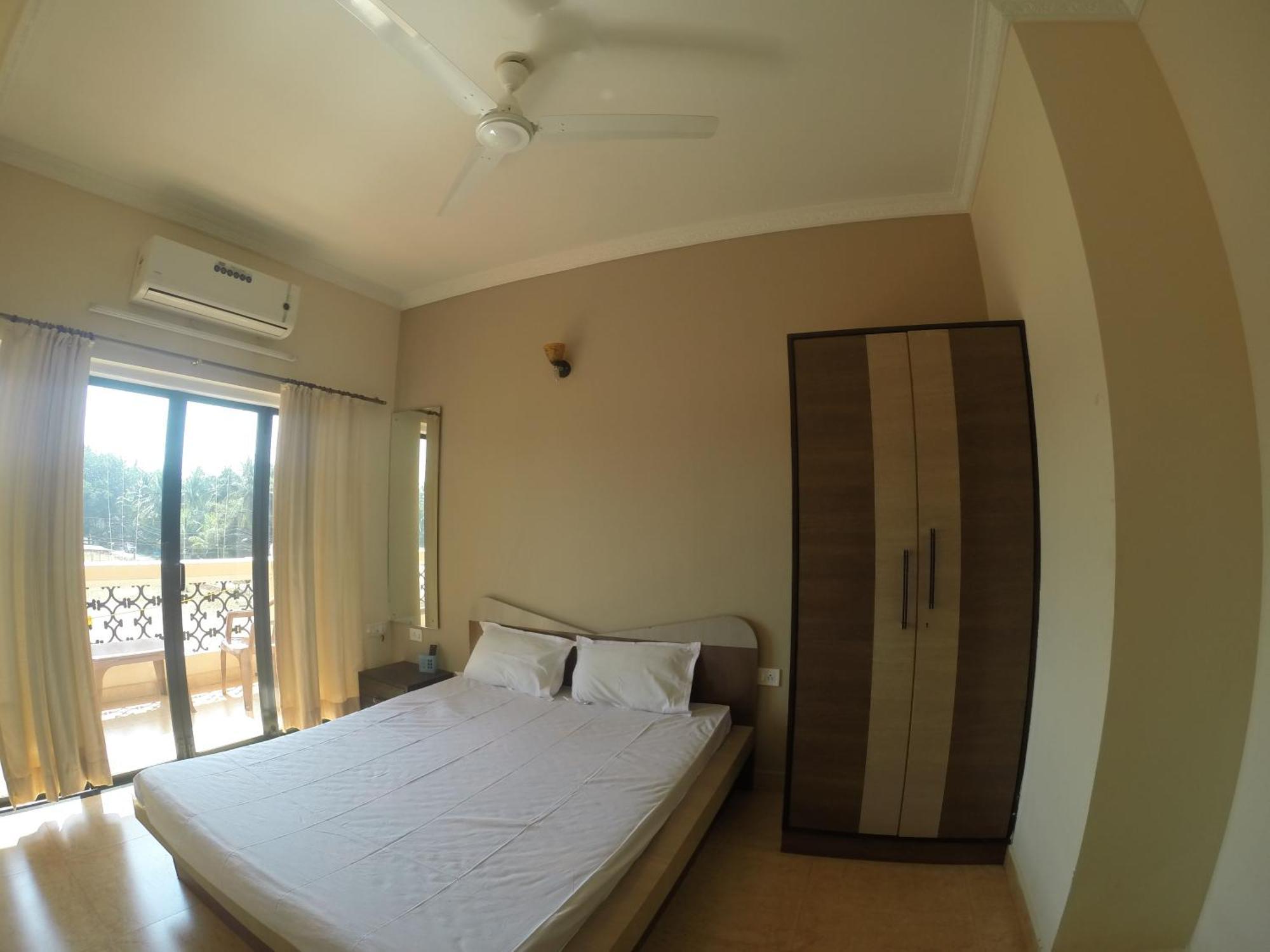 Ocean Crest Hotel Colva Exterior foto