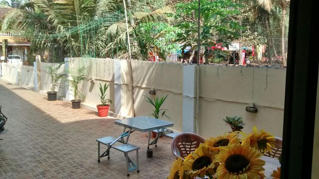 Ocean Crest Hotel Colva Exterior foto